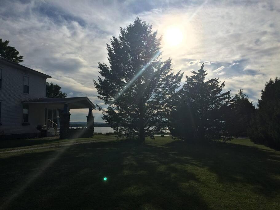 Inn At The Isles Cottage Isle la Motte 外观 照片